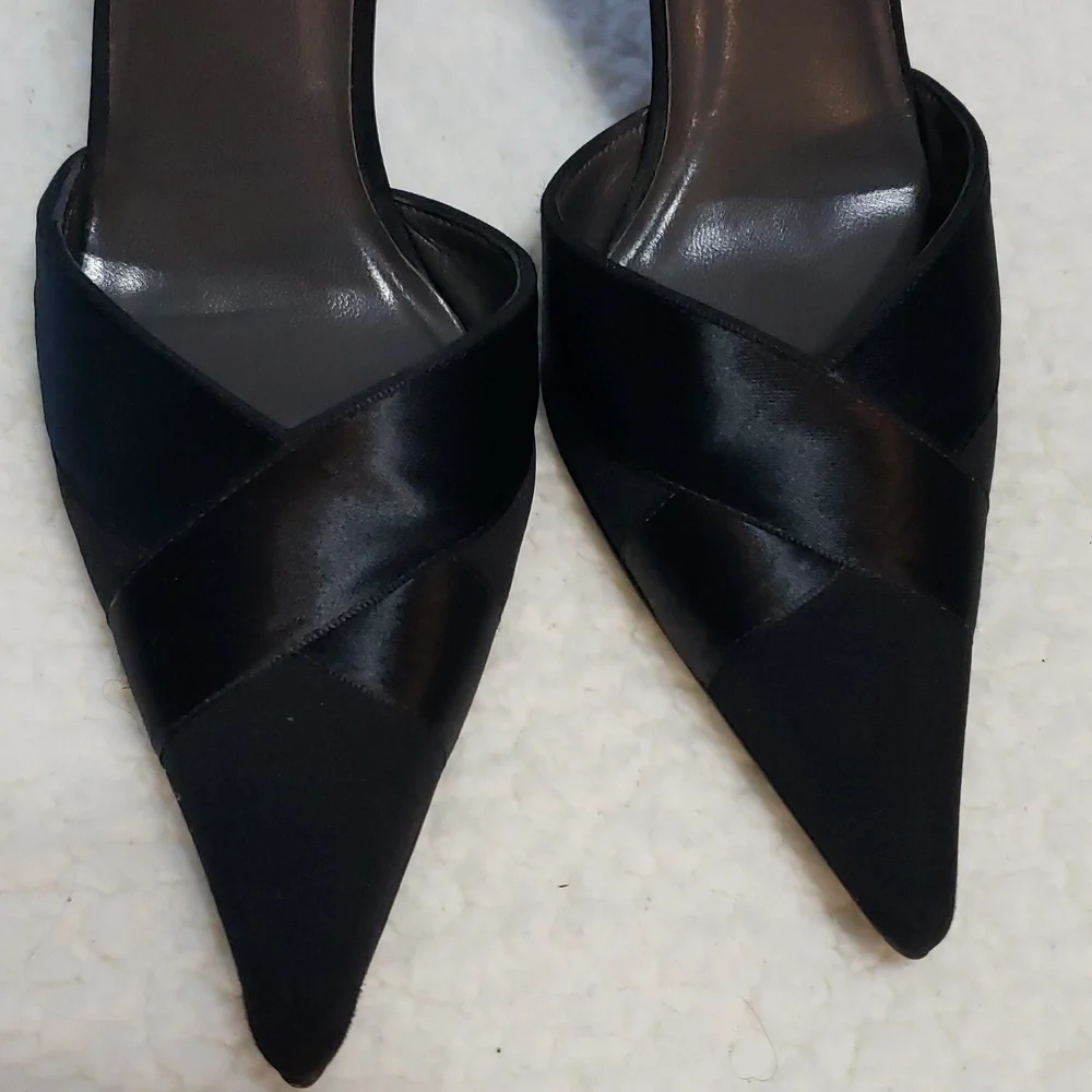 VERA Wang by Stuart Weitzman Black Satin Pointed Toe Pump Color Black, Size 7.5M